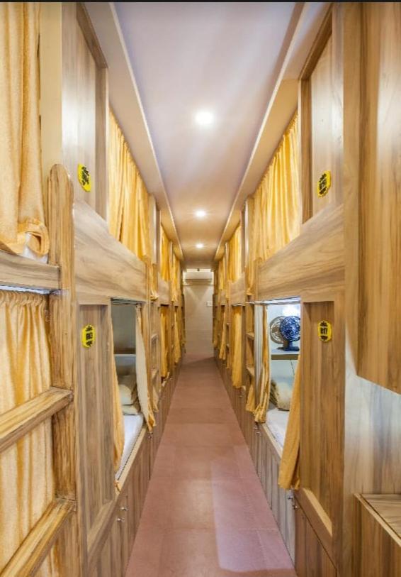 Abza Deluxe Dormitory Βομβάη Εξωτερικό φωτογραφία